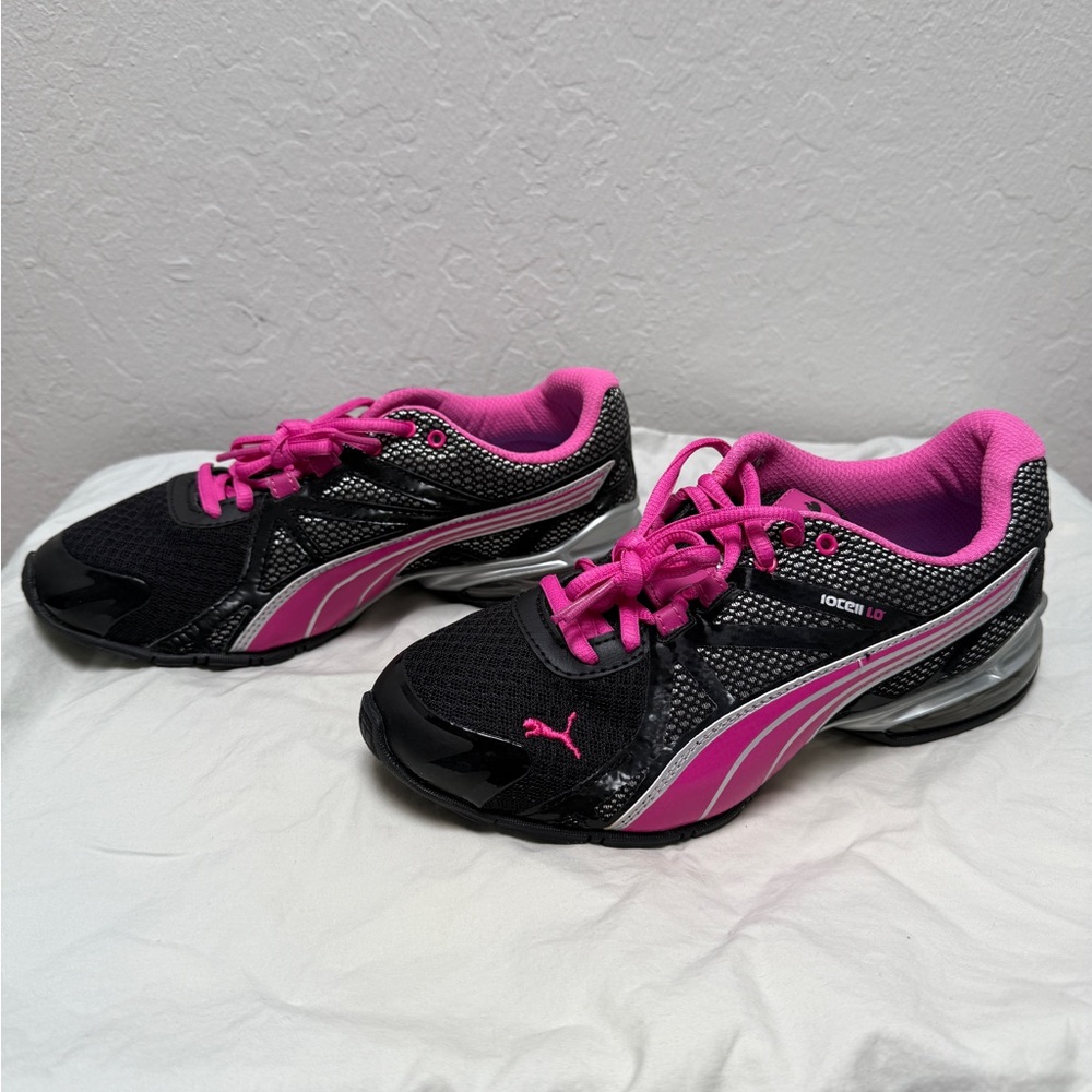 Puma Women’s Voltaic cross training shoe, size 7.5B